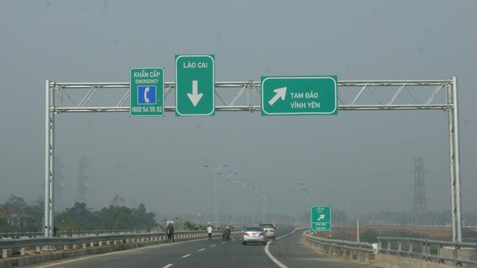 Các khoản vay chủ yếu đầu tư vào hạ tầng để phục vụ phát triển kinh tế (ảnh đường cao tốc HN - Lào Cai). Ảnh: L.H.V.