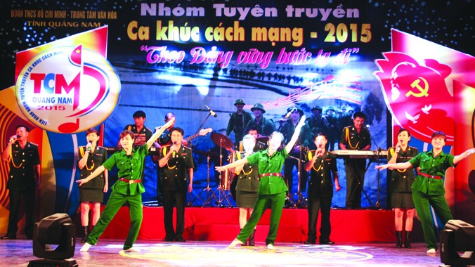 Đội tuyên truyền ca khúc cách mạng BĐBP tỉnh Quảng Nam tham gia liên hoan.