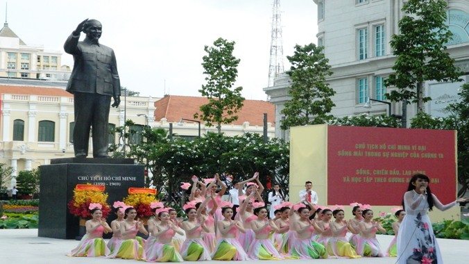 Khánh thành Tượng đài Chủ tịch Hồ Chí Minh sáng 17/5.