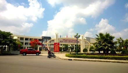 Trường chuyên Nguyễn Bỉnh Khiêm