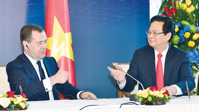 Thủ tướng Nga và Thủ tướng Nguyễn Tấn Dũng tại lễ ký kết.