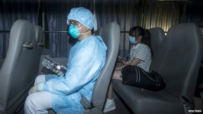 Hành khách từng tiếp xúc người đàn ông Hàn Quốc mắc MERS đang bị cách ly ở Hong Kong. Ảnh: Getty Images.