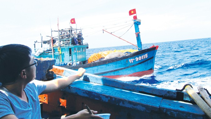 Ngư dân Đà Nẵng đánh bắt hải sản ở vùng biển Hoàng Sa của Việt Nam. Ảnh: Nam Cường.