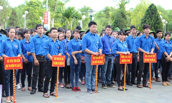 Tỉnh Đoàn Thanh Hóa tổ chức lễ ra quân chương trình Tiếp sức mùa thi năm 2015. 