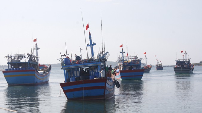 Ngư dân cần sự hỗ trợ của lực lượng kiểm ngư trong những chuyến biển nhiều rủi ro. Ảnh: Nguyễn Thành.