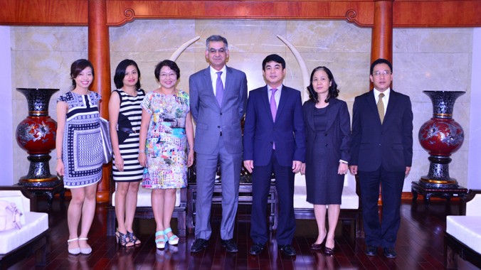 Chủ tịch Vietcombank làm việc với nhóm công tác NH