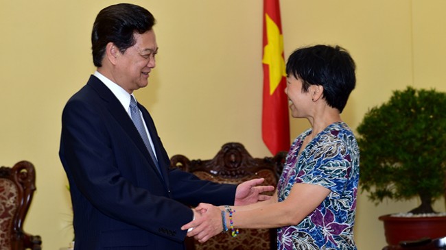 Thủ tướng Nguyễn Tấn Dũng tiếp GS Lưu Lệ Hằng.