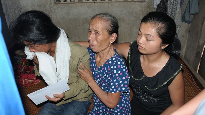 Mất con trai duy nhất, bà Nguyễn Thị Kim không nơi nương tựa, rất cần được giúp đỡ. Ảnh: Quang Long.