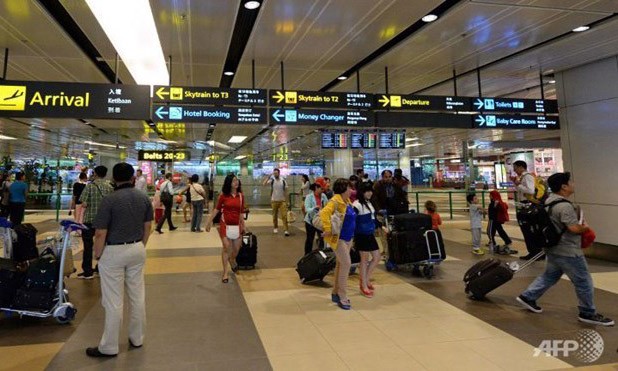 Bên trong sân bay quốc tế Changi, Singapore.