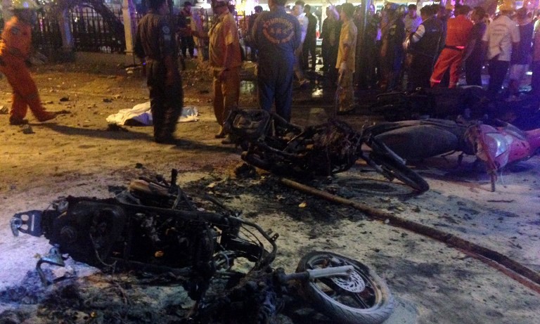Nhiều xe máy cháy thành than do sức công phá của quả bom.