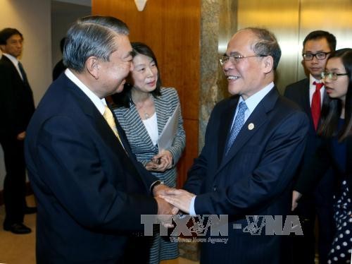Chủ tịch Quốc hội Nguyễn Sinh Hùng gặp Chủ tịch Hạ viện Nhật Bản Tadamori Oshima. Ảnh: Nhan Sáng-TTXVN
