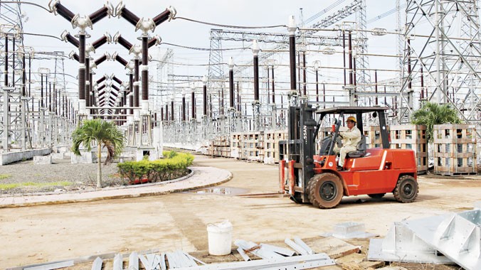 Đường dây 500 kV đã hợp nhất 3 hệ thống điện Bắc-Trung-Nam hoạt động riêng lẻ trước đây thành hệ thống điện quốc gia thống nhất với Trung tâm Điều độ (trong ảnh: Trạm biến áp 110kV tại Hà Nội). Ảnh: Hồng Vĩnh.