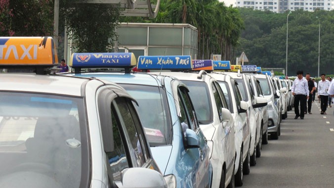 Giá xăng, dầu giảm nhưng giá cước vận tải, taxi vẫn chưa giảm.