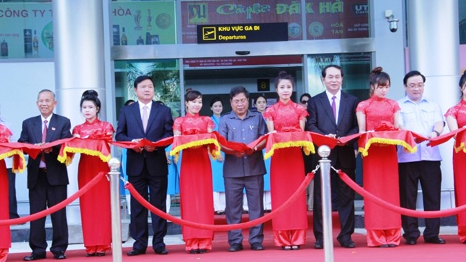 Phó Thủ tướng Hoàng Trung Hải, Bộ trưởng Công an Trần Đại Quang và Bộ trưởng GTVT Đinh La Thăng tại lễ khánh thành sân bay Pleiku.