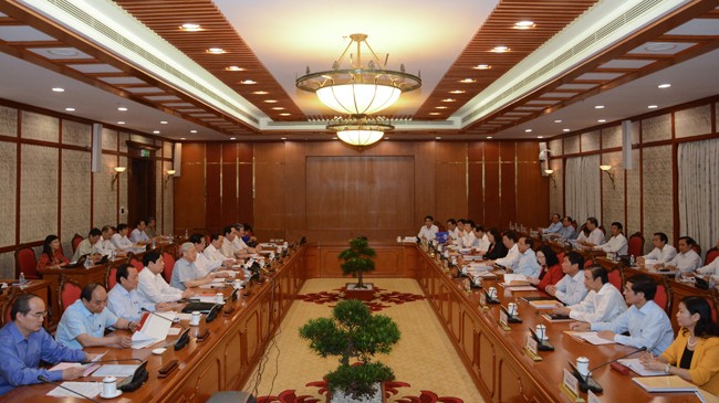Tập thể Bộ Chính trị đã làm việc với Ban Thường vụ Thành ủy Hà Nội.