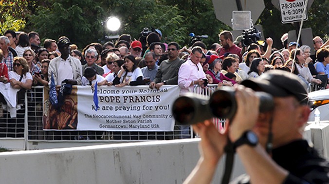 Đông đảo người dân Washington chào đón Giáo hoàng Francis.