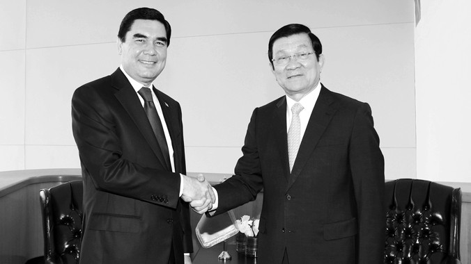 Rạng sáng 27/9 (giờ Việt Nam), tại trụ sở LHQ ở New York, Chủ tịch nước Trương Tấn Sang gặp Tổng thống Turkmenistan Gurbanguly Berdimuhamedov.
