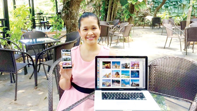 Chị Phan Hoàng Yến và ứng dụng Justgola trên app và web. Ảnh: Nguyễn Trang.