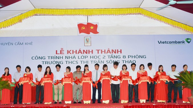 Lễ cắt băng khánh thành trường THCS thị trấn Sông Thao, huyện Cẩm Khê, tỉnh Phú Thọ.