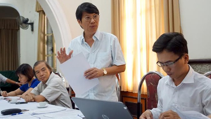 Chủ tịch Hội NSNA Việt Nam Vũ Quốc Khánh điều khiển cuộc họp giàu kịch tính cuối tháng 10. Ảnh: Lưu Quang Phổ.