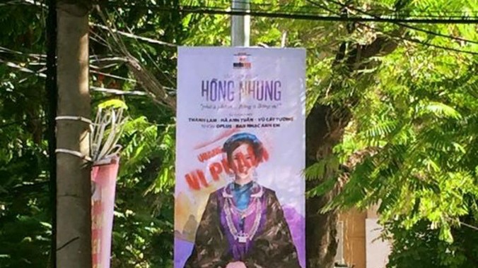 Banner quảng cáo chương trình của Hồng Nhung được rút kinh nghiệm đóng chữ “Quảng cáo vi phạm”.