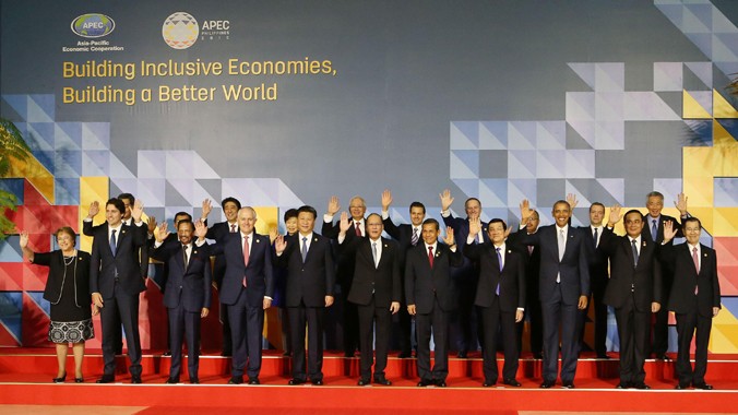 Chủ tịch nước Trương Tấn Sang chụp ảnh chung với lãnh đạo các nền kinh tế APEC tại Lễ khai mạc. Ảnh: TTXVN.