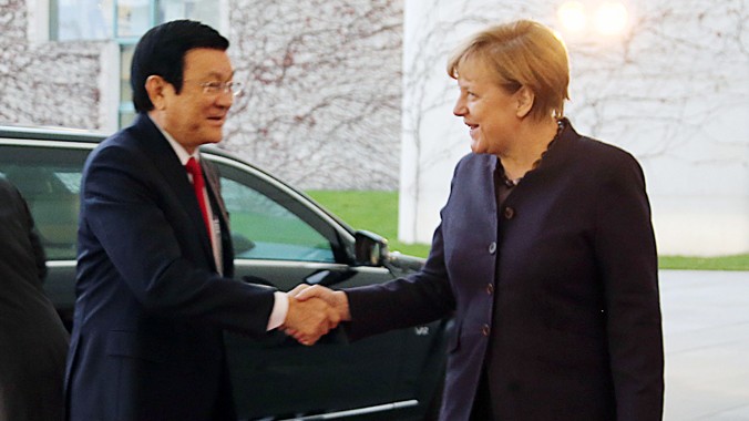 Chủ tịch nước Trương Tấn Sang và Thủ tướng Đức Angela Merkel ngày 25/11 tại Phủ Thủ tướng ở Berlin. Ảnh: TTXVN.