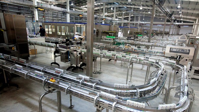 Nhà máy Sữa Việt Nam của Vinamilk được trang bị dây chuyền sản xuất sữa tươi tiệt trùng với thiết bị hiện đại và công nghệ sản xuất tiên tiến hàng đầu hiện nay.