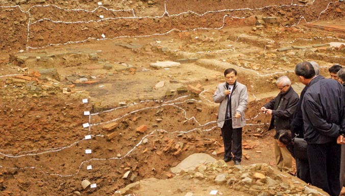 Các nhà khoa học, khảo cổ nói rằng kết quả khai quật càng khẳng định giá trị to lớn của di sản thế giới Hoàng thành Thăng Long. Ảnh: Toan Toan.