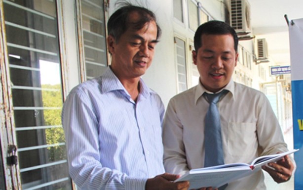 Chuyên gia Tetra Pak trao đổi công nghệ UHT với giảng viên Đại học Bách khoa Đà Nẵng.