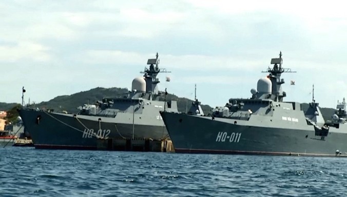 Hai chiến hạm Lý Thái Tổ và Đinh Tiên Hoàng của Việt Nam. Ảnh: PV.