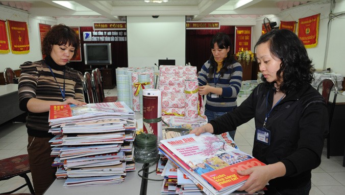 Cán bộ, công nhân viên Cty Phát hành báo chí Trung ương luôn nỗ lực chuyển phát báo, tạp chí nhanh nhất tới bạn đọc.