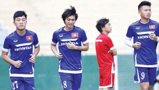 Tuấn Anh (giữa) vẫn còn cơ hội dự VCK U23 châu Á sau khi chơi khá thuyết phục ở trận giao hữu cuối cùng gặp U23 Nhật Bản. Ảnh: VSI.