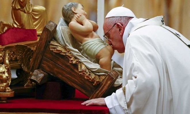 Giáo hoàng Francis cử hành lễ Giáng sinh tại Thánh đường St. Peter.