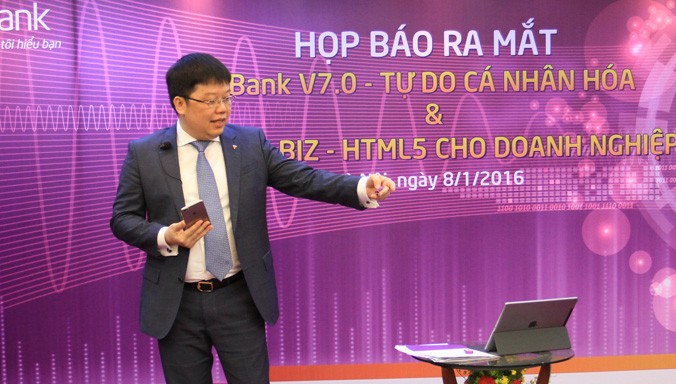 Ông Nguyễn Hưng - Tổng Giám đốc TPBank tại buổi họp báo ra mắt eBank 7.0 và eBank Biz - HTML5.