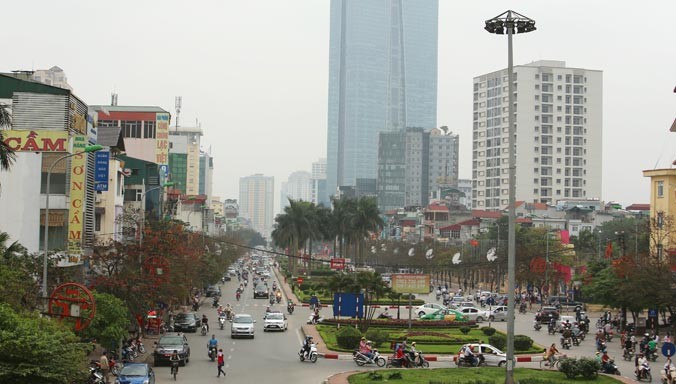 Tuyến phố Văn Cao sạch đẹp của Thủ đô lại có trung tâm thương mại lớn là một tiềm năng du lịch. Ảnh: Như Ý.