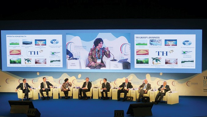 Bà Thái Hương – Chủ tịch Tập đoàn TH phát biểu tại Hội đàm sữa quốc tế tại Nga tháng 11/2015.