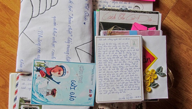 Những lá thư được các bạn học sinh, sinh viên dành hết tình cảm để gửi các chiến sĩ Trường Sa.