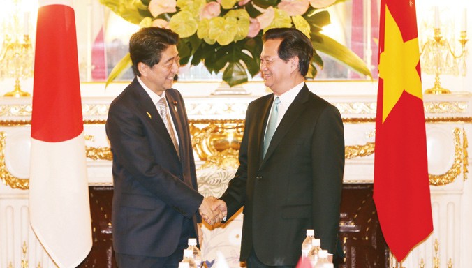 Thủ tướng Việt Nam Nguyễn Tấn Dũng, Thủ tướng Nhật Bản Sinzo Abe – hai trong ba yếu nhân được Diễn đàn Boston vinh danh.