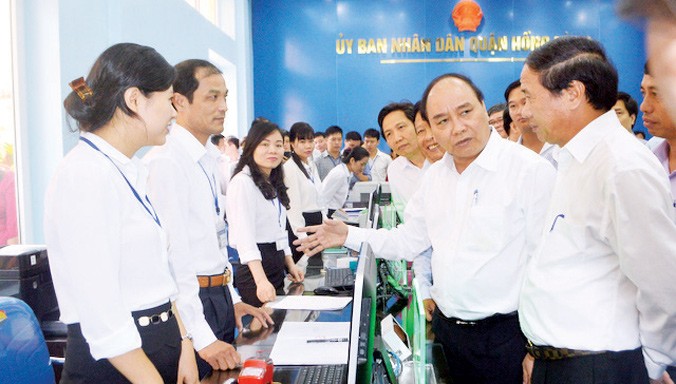 Phó Thủ tướng Nguyễn Xuân Phúc dự khai trương Cổng giao tiếp điện tử và Bộ phận tiếp nhận và trả kết quả hiện đại quận Hồng Bàng.