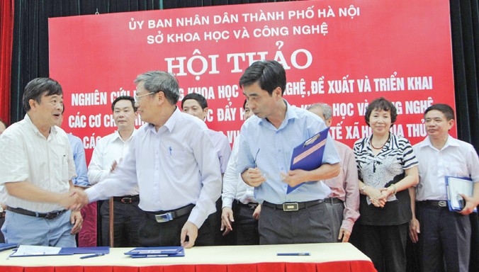 TS Lê Xuân Rao ký kết hợp tác phát triển KHCN với các tổ chức, doanh nghiệp.