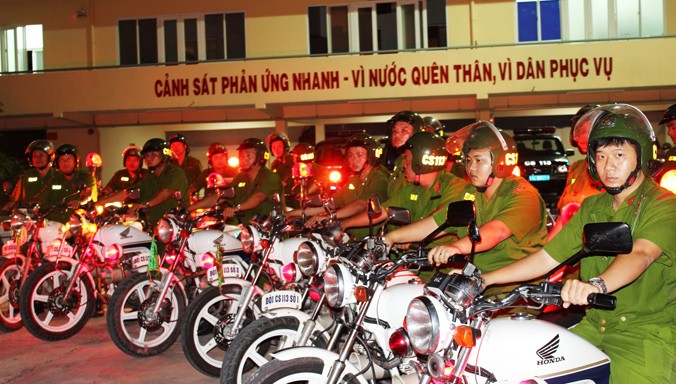 Lực lượng cảnh sát 113 ra quân tuần tra kiểm soát. Ảnh: Việt Văn.