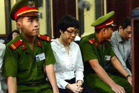 Huỳnh Thị Huyền Như (áo trắng) tại tòa. Ảnh: Zing