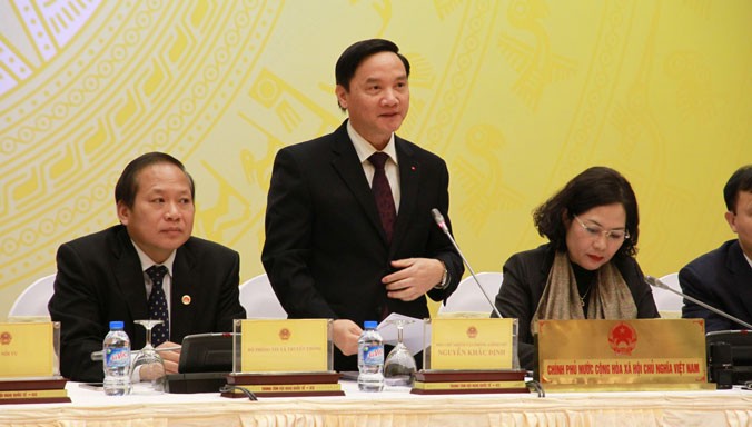 Ông Nguyễn Khắc Định chủ trì buổi họp báo Chính phủ chiều 29/2. Ảnh: Kiên Dũng.
