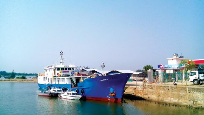 Tàu dịch vụ hậu cần nghề cá vỏ thép hiện đại nhất Việt Nam đóng mới từ vốn vay Agribank.
