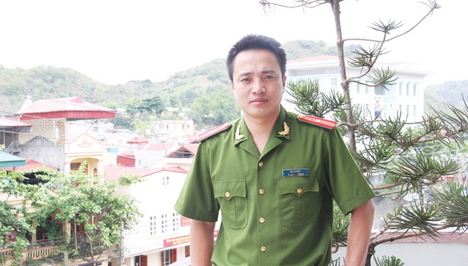Thiếu tá Mai Hoàng. Ảnh: Tuấn Nguyễn.