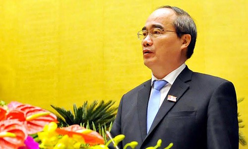 Chủ tịch Mặt trận Tổ quốc Nguyễn Thiện Nhân báo cáo kiến nghị cử tri sáng 21/3. Ảnh: Vnexpress