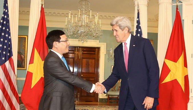 Ngày 30/3 (giờ Mỹ) tại Washington D.C, Phó Thủ tướng, Bộ trưởng Ngoại giao Phạm Bình Minh hội đàm với Ngoại trưởng Mỹ John Kerry nhân dịp tham dự Hội nghị Thượng đỉnh An ninh hạt nhân lần thứ tư. Ảnh: TTXVN.