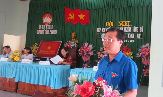Anh Lê Quốc Phong tiếp xúc cử tri xã Phan Rí Thành và Phan Hòa.