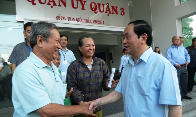 Chủ tịch nước Trần Đại Quang trao đổi với các cử tri quận 3, TPHCM chiều 10/5.